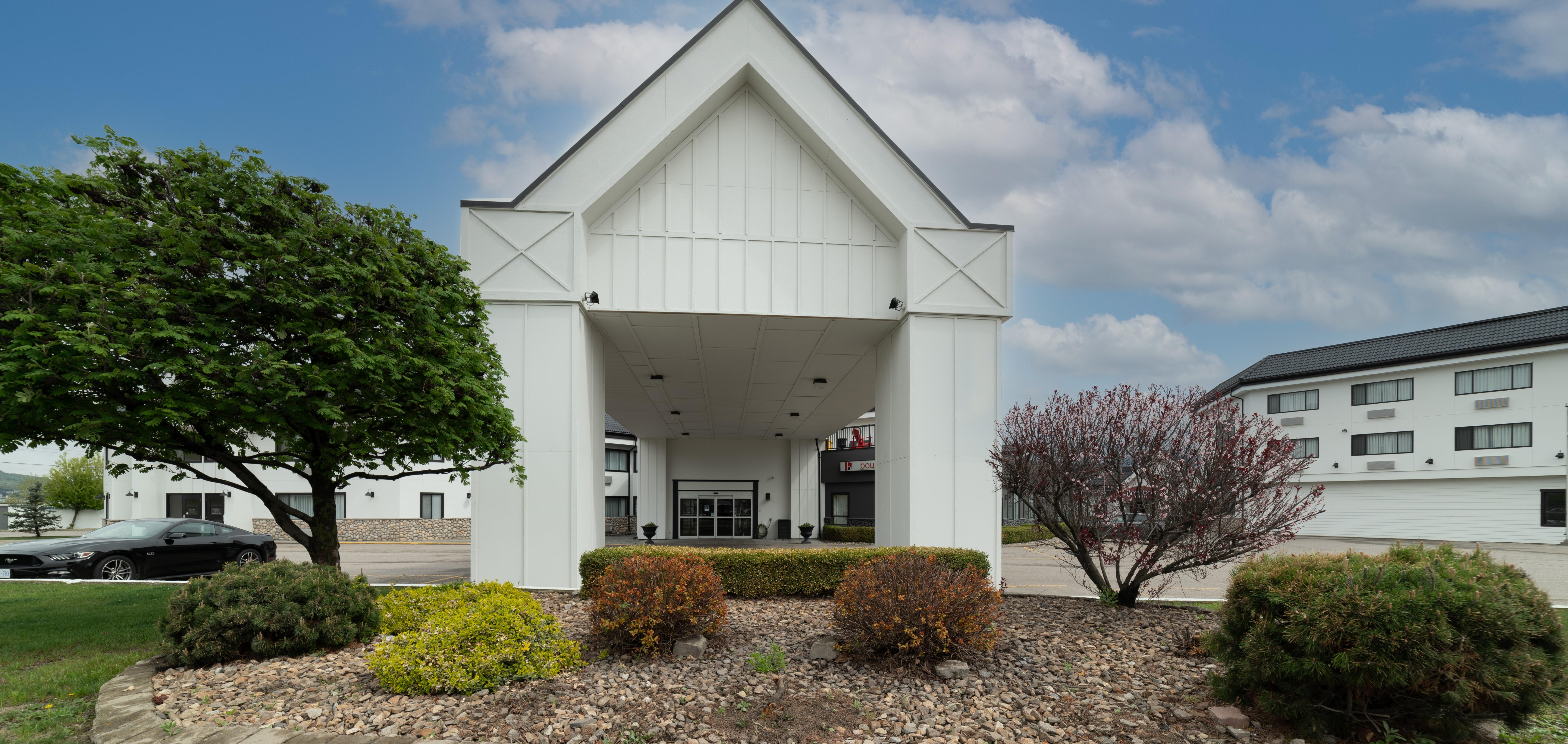 Prestige Vernon Hotel Exterior photo